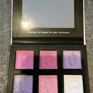 LETHAL COSMETICS Eyeshadow Palette with Purple and Silver Shades